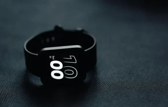 Fitness Band vs Smartwatch — Which Is Better for You in 2026?